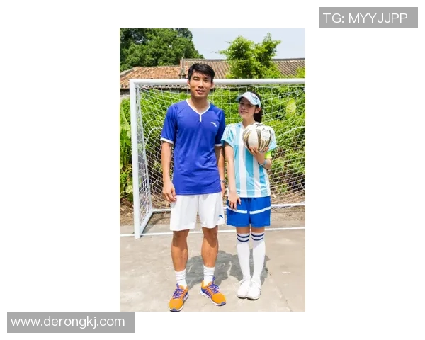 足球明星携手参与综艺节目展现球场外生活新面貌